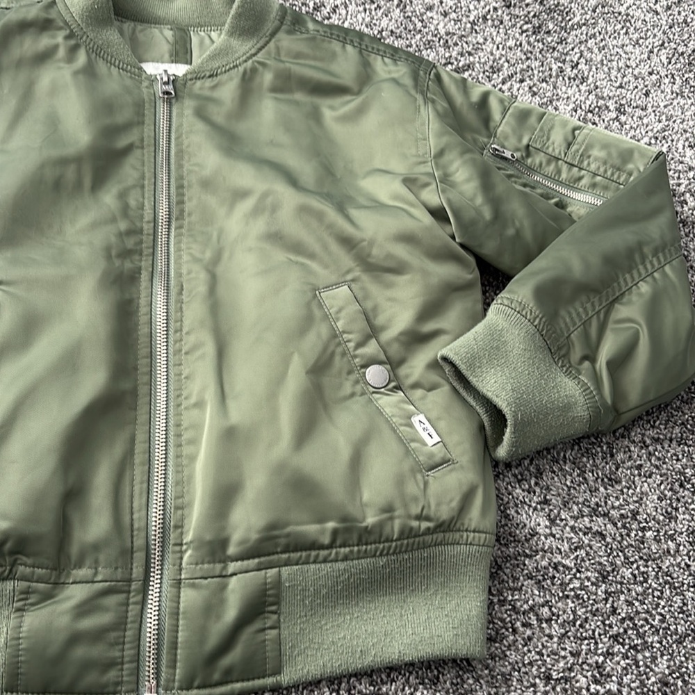 GUC Abercrombie Kids Green Bomber Jacket Size 7/8 - Picture 3 of 11